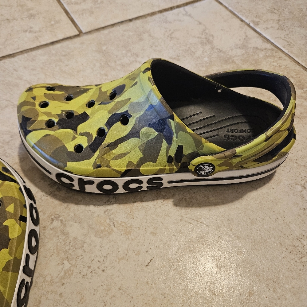 Crocs Camo Clogs - Green and Black - Picture 3 of 3